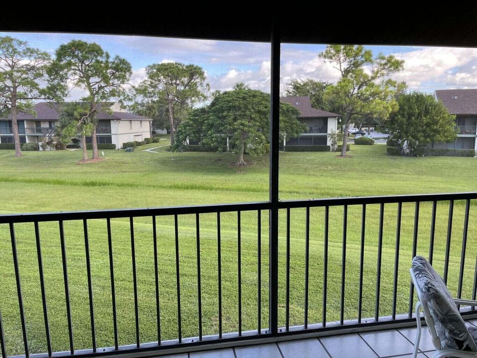 合同活跃: $2,500 (2 贝兹, 2 浴室, 980 平方英尺)