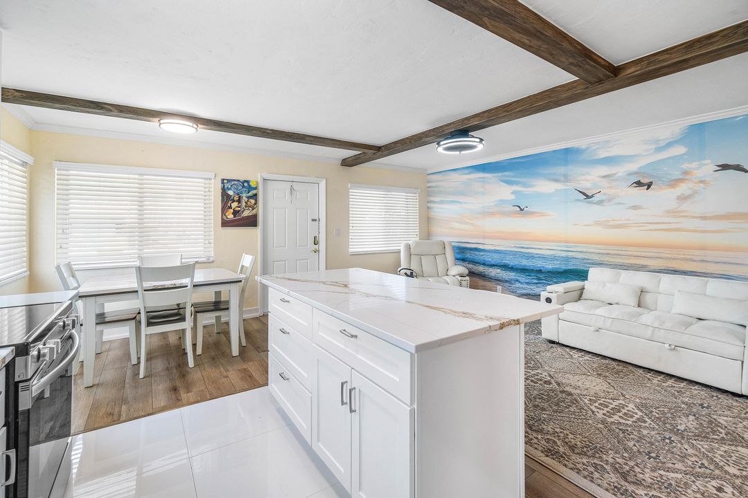 На продажу: $159,900 (1 спален, 1 ванн, 772 Квадратных фут)