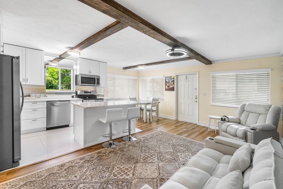 На продажу: $159,900 (1 спален, 1 ванн, 772 Квадратных фут)