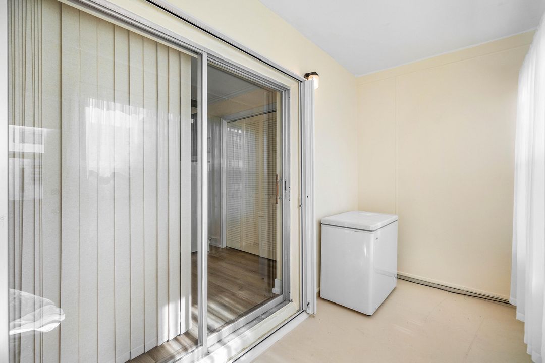 На продажу: $159,900 (1 спален, 1 ванн, 772 Квадратных фут)