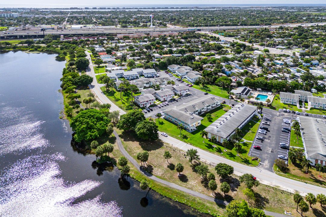 На продажу: $159,900 (1 спален, 1 ванн, 772 Квадратных фут)