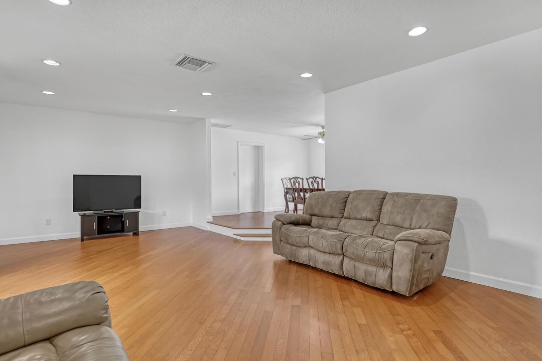 На продажу: $899,000 (5 спален, 3 ванн, 2940 Квадратных фут)