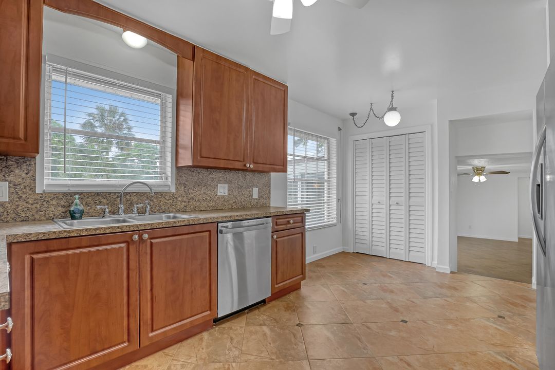 На продажу: $899,000 (5 спален, 3 ванн, 2940 Квадратных фут)