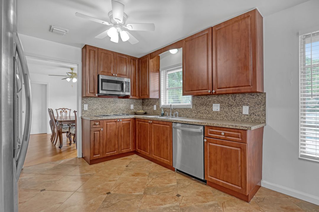 На продажу: $899,000 (5 спален, 3 ванн, 2940 Квадратных фут)