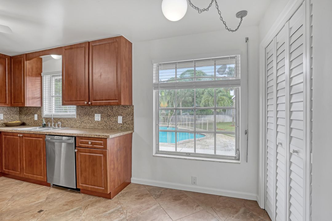 На продажу: $899,000 (5 спален, 3 ванн, 2940 Квадратных фут)