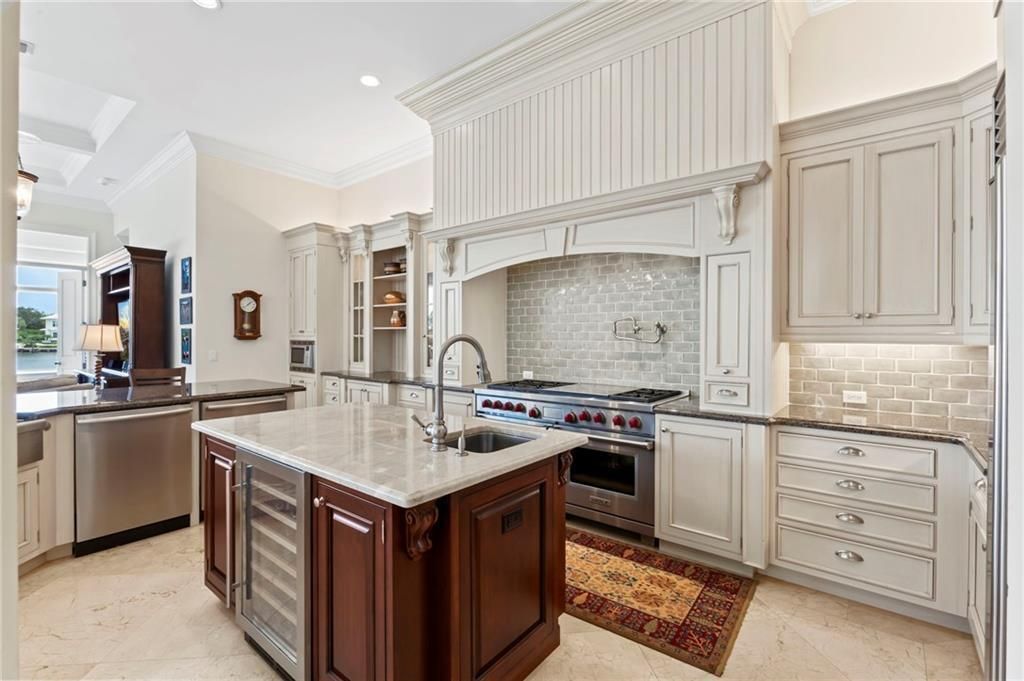 En Venta: $4,495,000 (6 camas, 6 baños, 6318 Pies cuadrados)