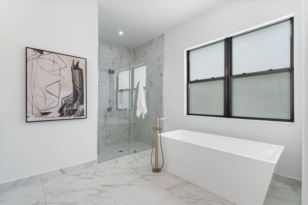 В аренду: $11,000 (6 спален, 6 ванн, 4093 Квадратных фут)