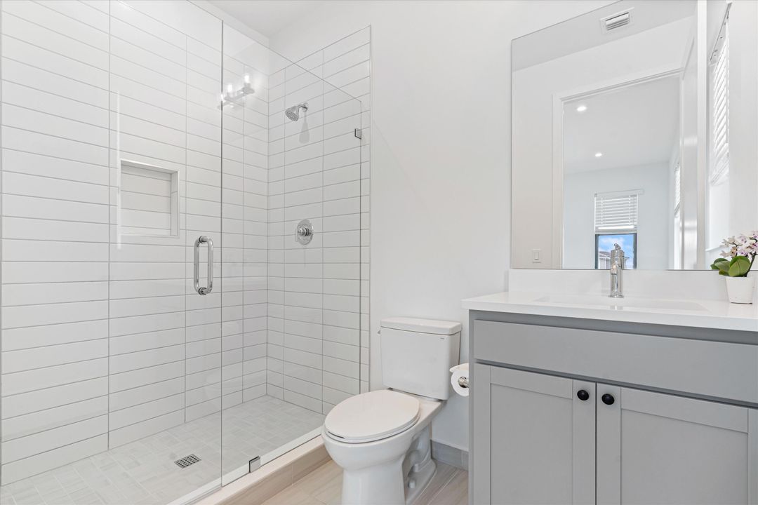 В аренду: $11,000 (6 спален, 6 ванн, 4093 Квадратных фут)