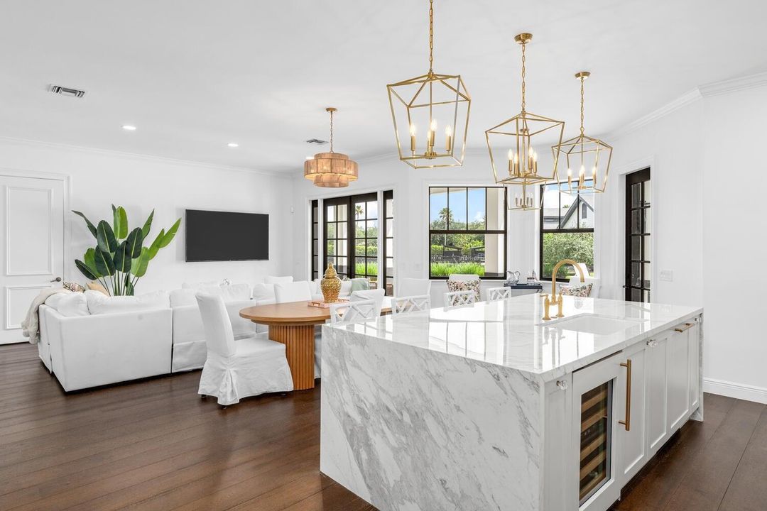 For Rent: $28,000 (5 beds, 5 baths, 4537 Square Feet)