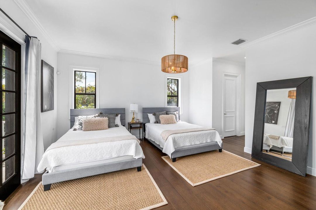 For Rent: $28,000 (5 beds, 5 baths, 4537 Square Feet)