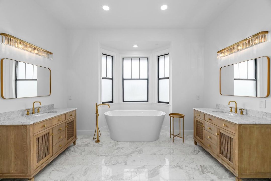 For Rent: $28,000 (5 beds, 5 baths, 4537 Square Feet)