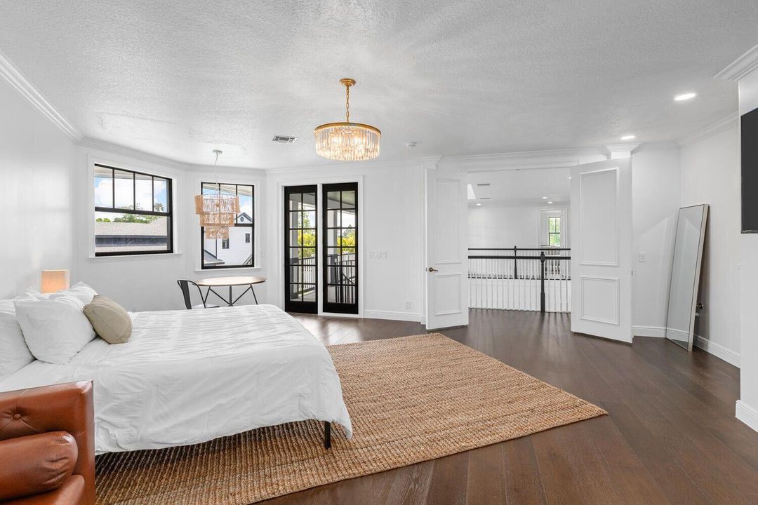 For Rent: $28,000 (5 beds, 5 baths, 4537 Square Feet)