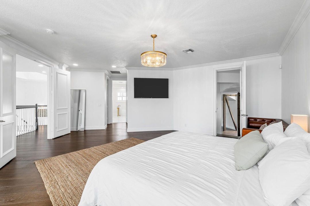 For Rent: $28,000 (5 beds, 5 baths, 4537 Square Feet)