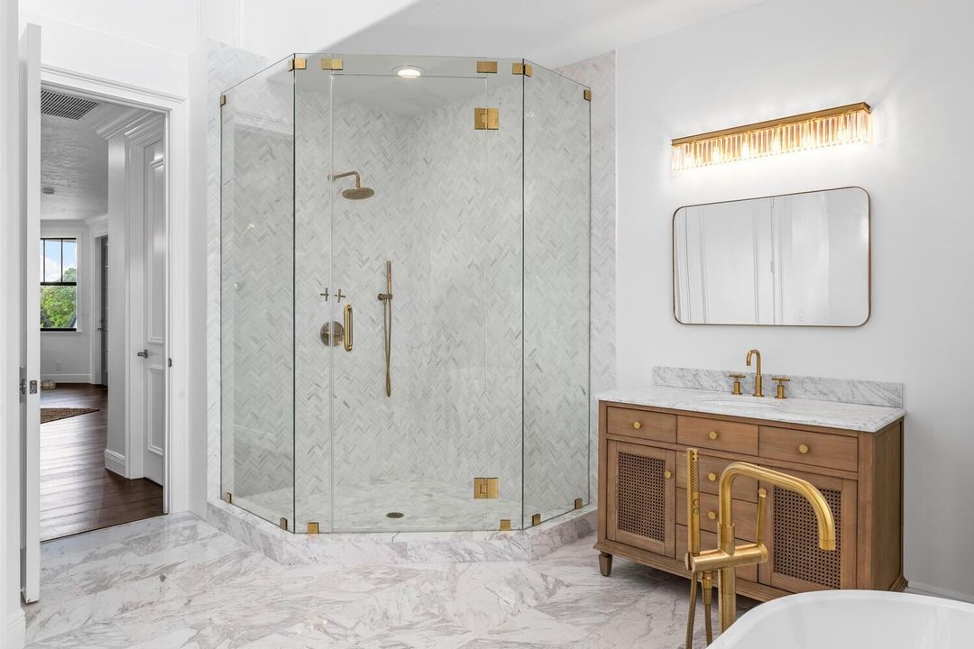 For Rent: $28,000 (5 beds, 5 baths, 4537 Square Feet)