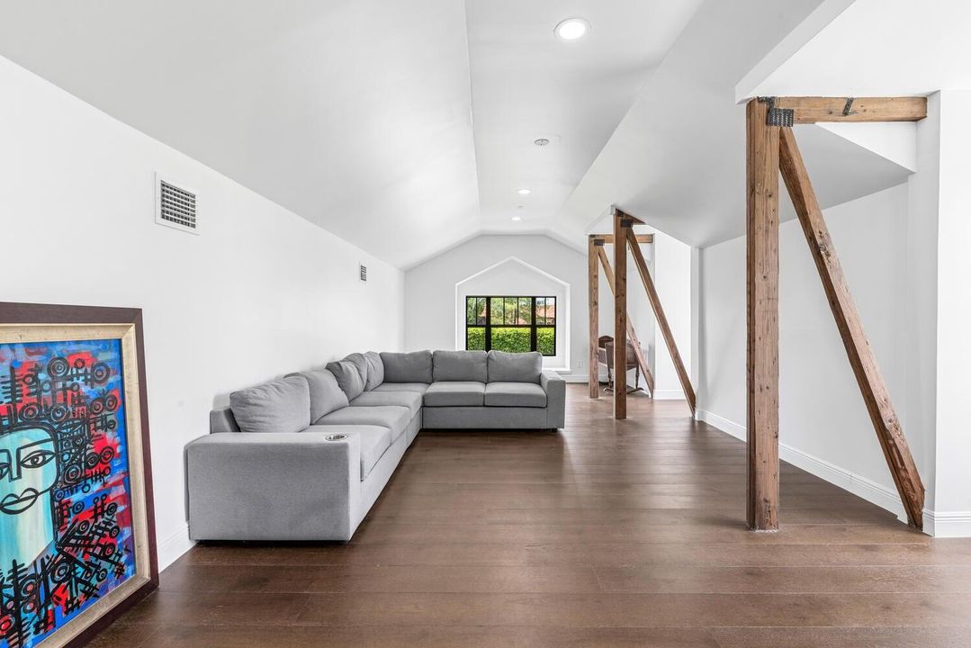 For Rent: $28,000 (5 beds, 5 baths, 4537 Square Feet)