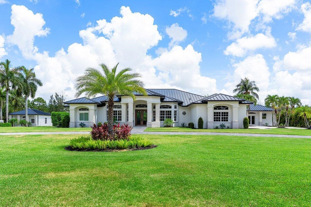 For Sale: $3,450,000 (6 beds, 5 baths, 5908 Square Feet)