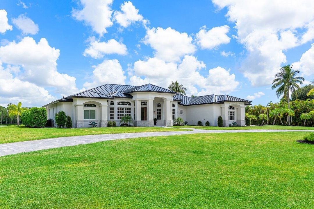 For Sale: $3,450,000 (6 beds, 5 baths, 5908 Square Feet)