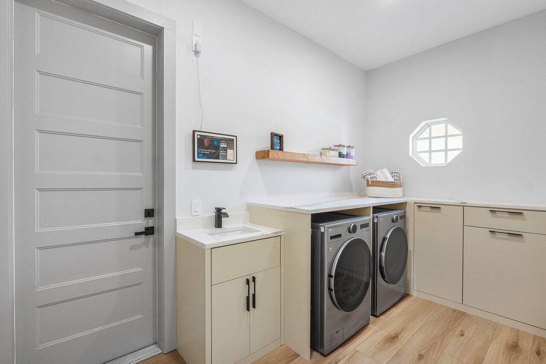 For Sale: $3,450,000 (6 beds, 5 baths, 5908 Square Feet)