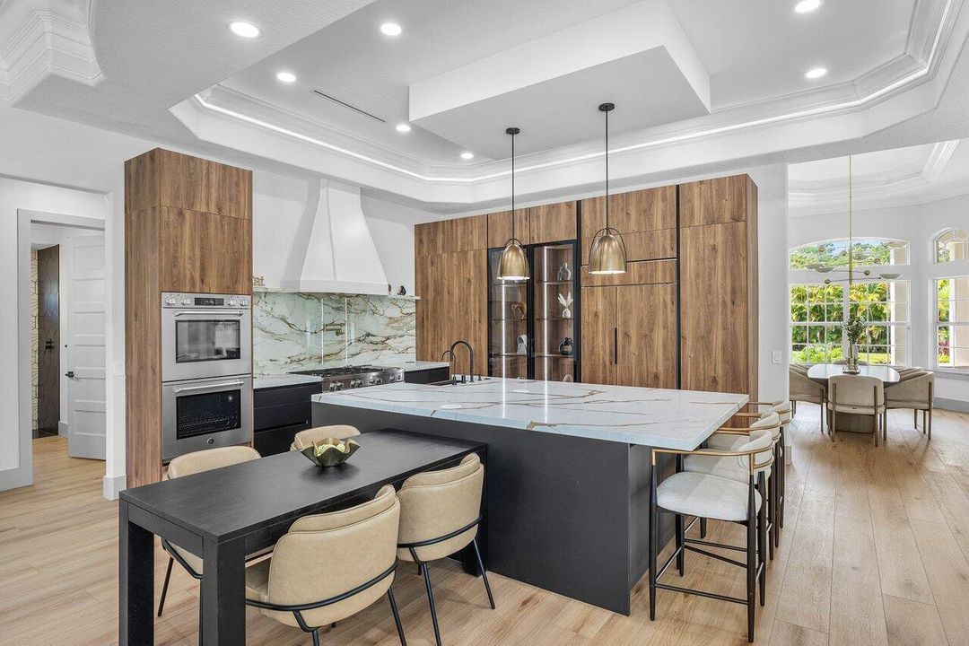 For Sale: $3,450,000 (6 beds, 5 baths, 5908 Square Feet)