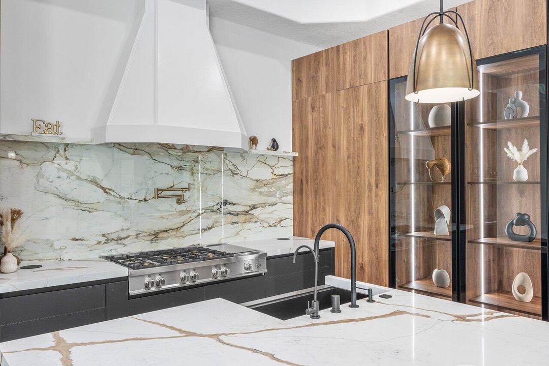 For Sale: $3,450,000 (6 beds, 5 baths, 5908 Square Feet)