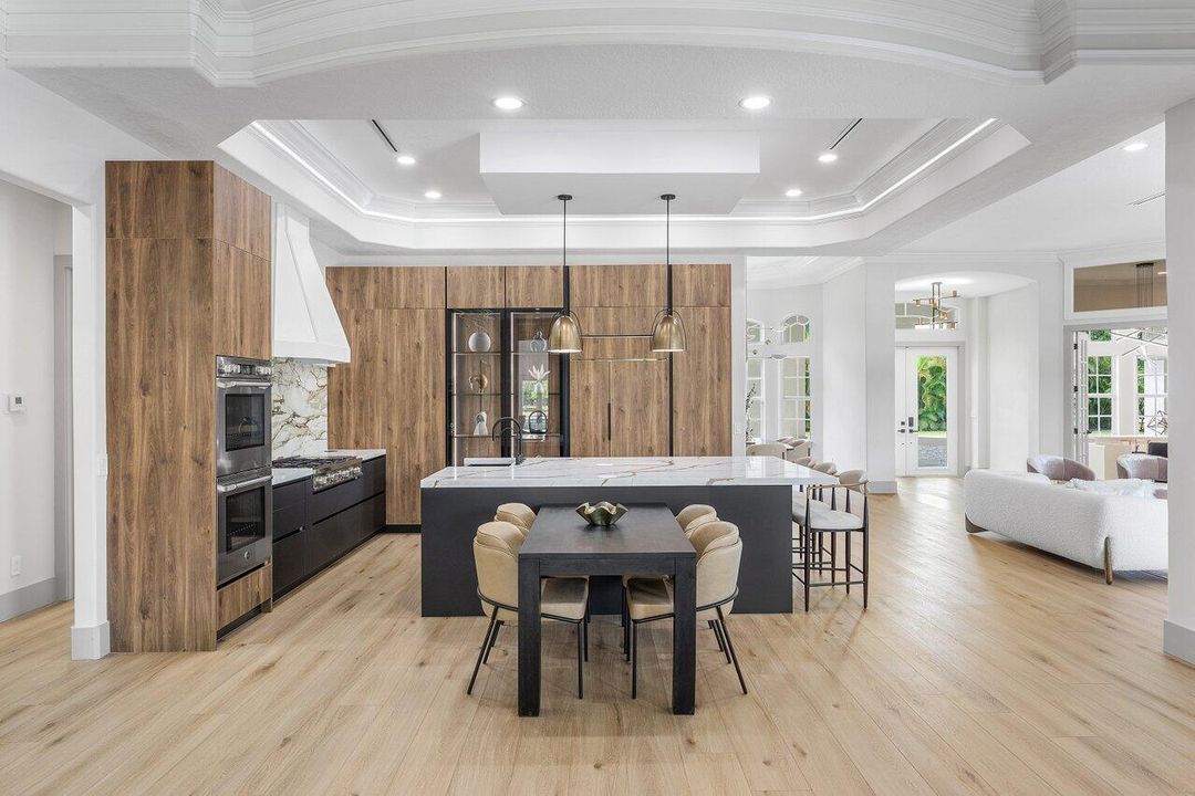 For Sale: $3,450,000 (6 beds, 5 baths, 5908 Square Feet)