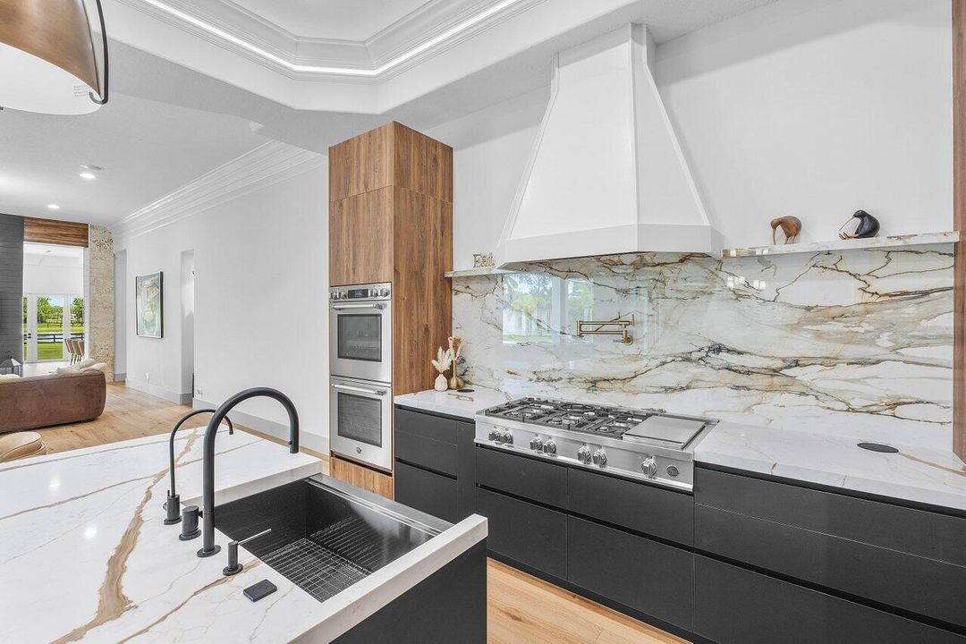 For Sale: $3,450,000 (6 beds, 5 baths, 5908 Square Feet)