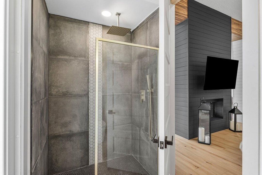 For Sale: $3,450,000 (6 beds, 5 baths, 5908 Square Feet)