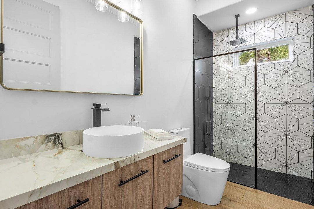 For Sale: $3,450,000 (6 beds, 5 baths, 5908 Square Feet)