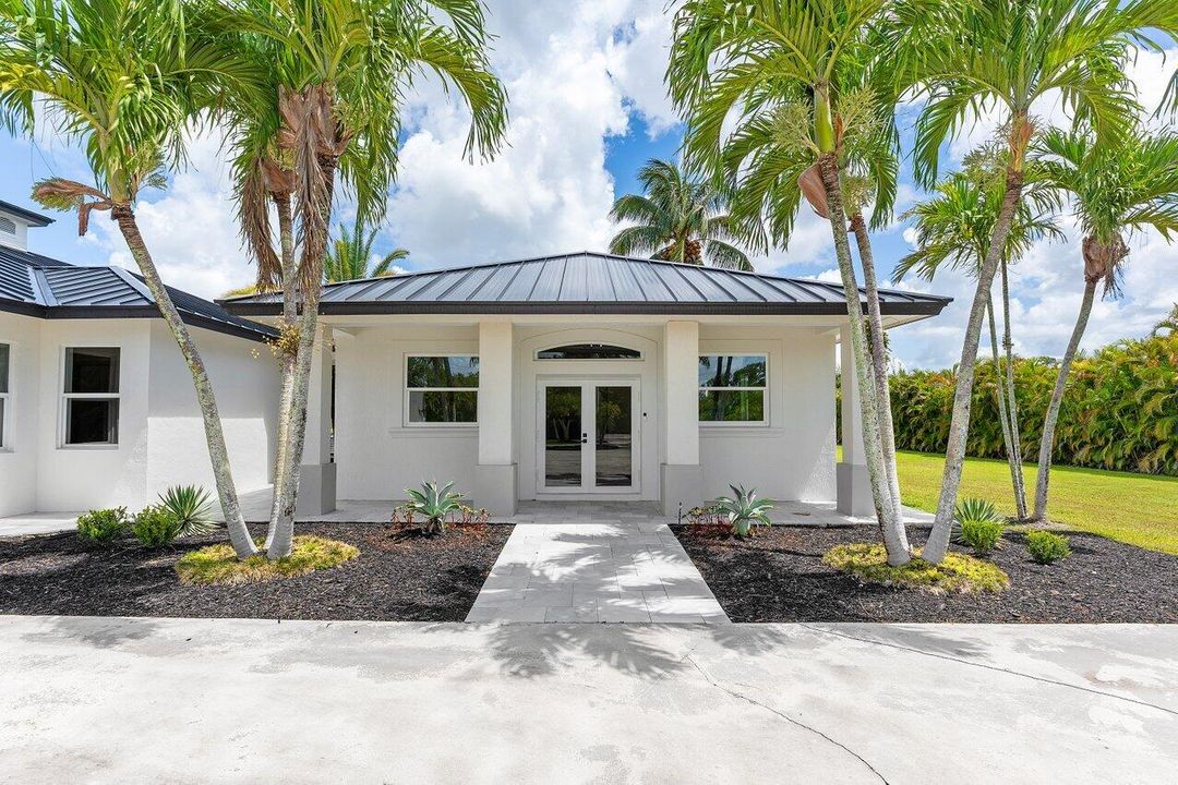 For Sale: $3,450,000 (6 beds, 5 baths, 5908 Square Feet)