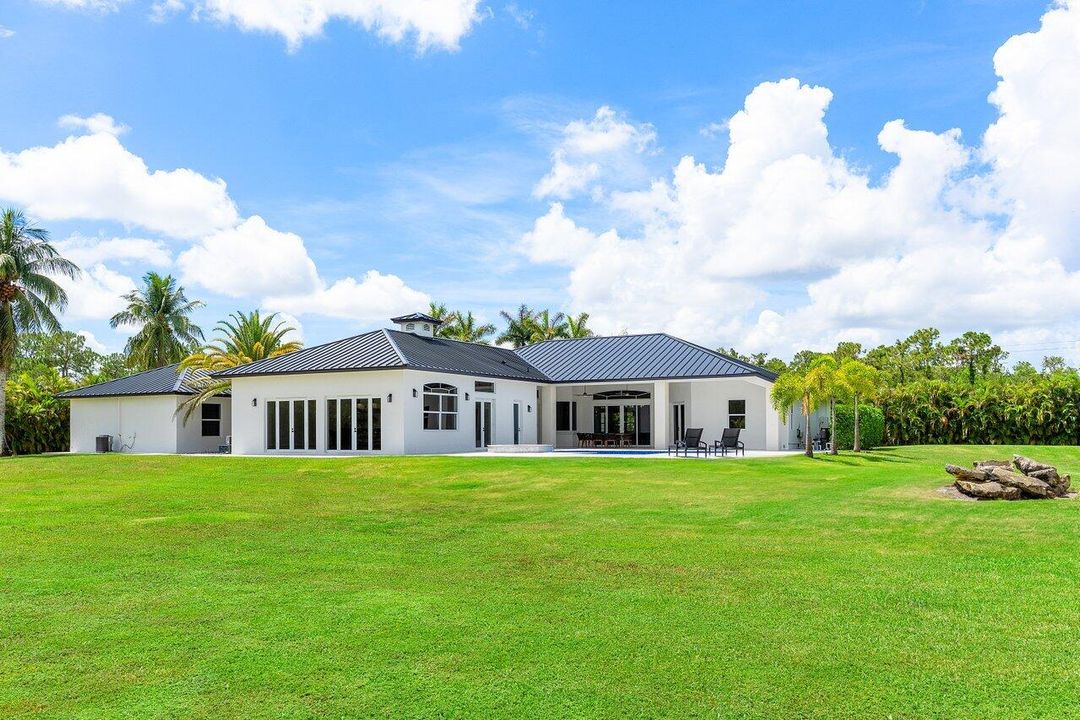 For Sale: $3,450,000 (6 beds, 5 baths, 5908 Square Feet)