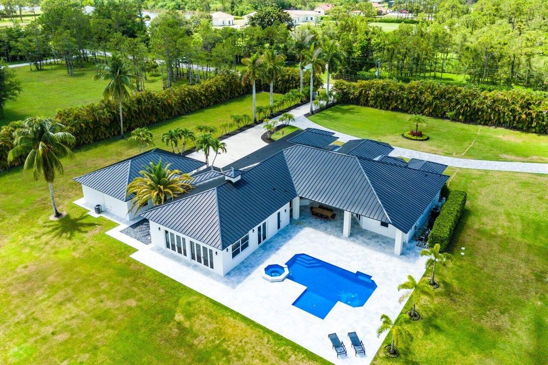 For Sale: $3,450,000 (6 beds, 5 baths, 5908 Square Feet)