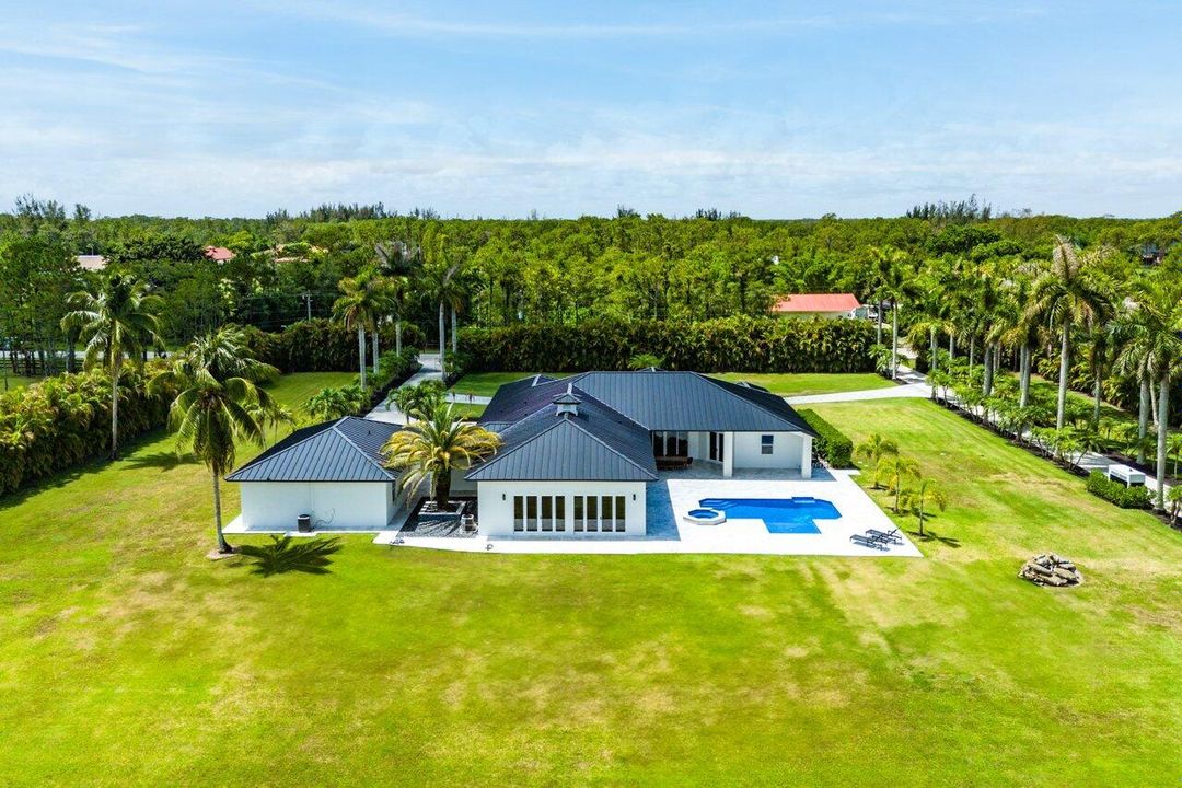 For Sale: $3,450,000 (6 beds, 5 baths, 5908 Square Feet)