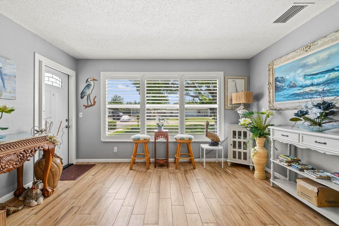 For Sale: $155,000 (1 beds, 1 baths, 1100 Square Feet)