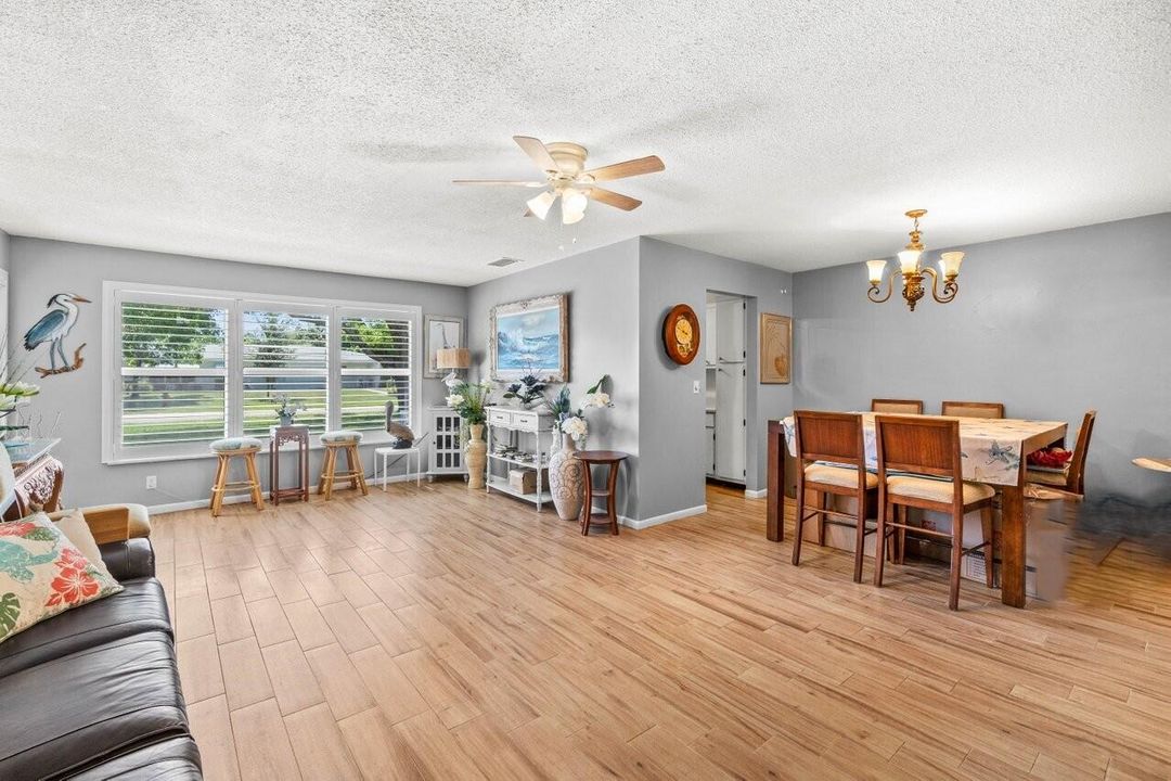 For Sale: $155,000 (1 beds, 1 baths, 1100 Square Feet)