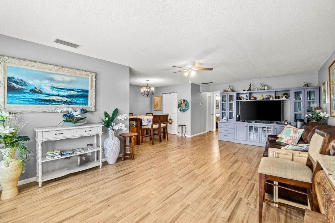 For Sale: $155,000 (1 beds, 1 baths, 1100 Square Feet)