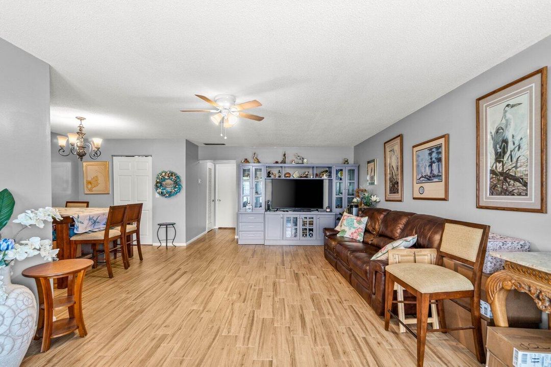 For Sale: $155,000 (1 beds, 1 baths, 1100 Square Feet)