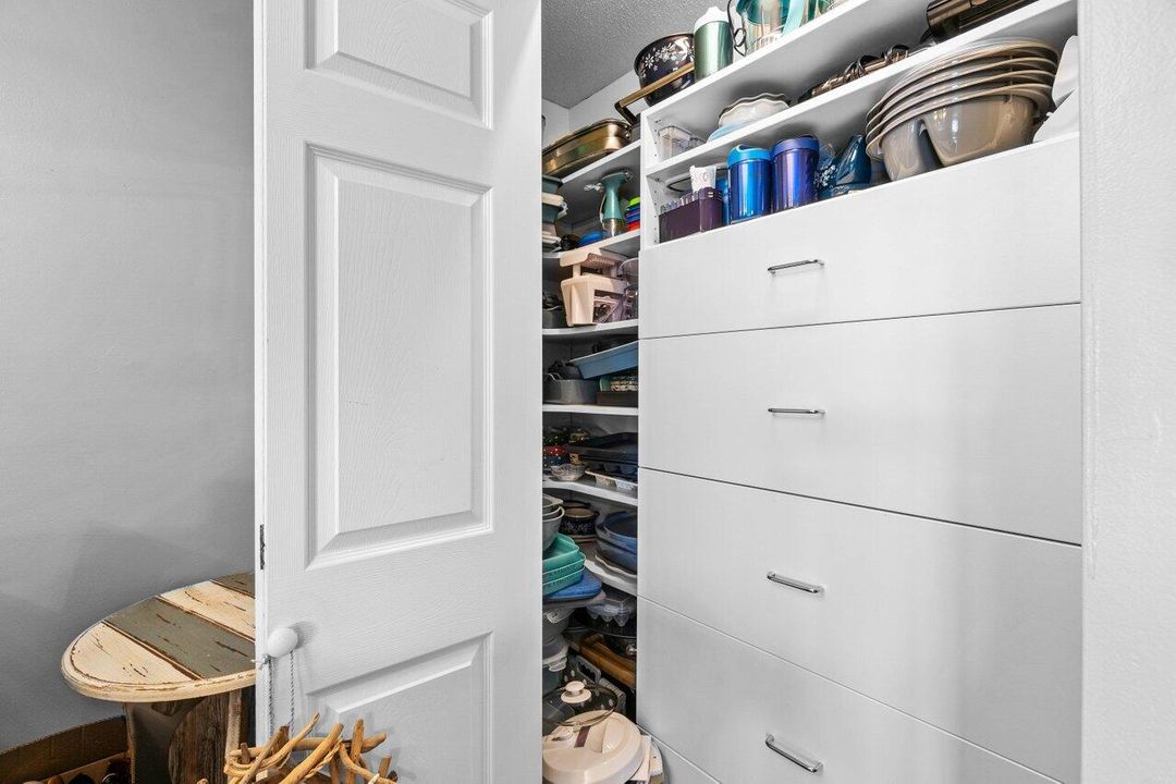 For Sale: $155,000 (1 beds, 1 baths, 1100 Square Feet)