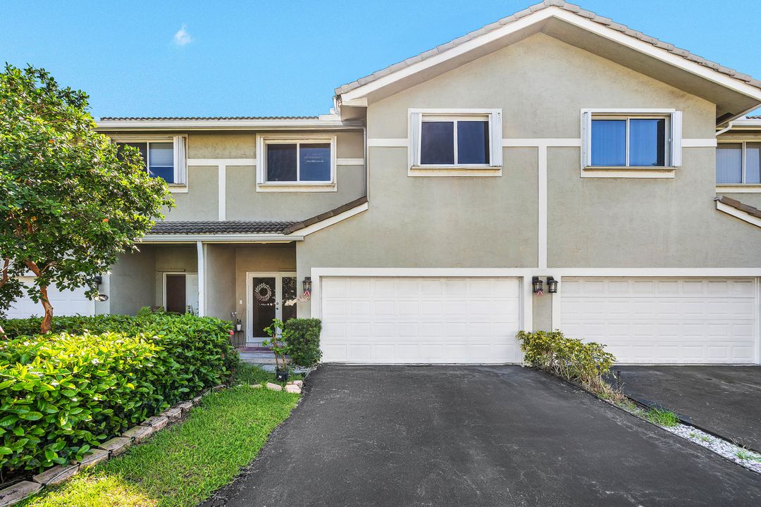 Недавно продано: $585,000 (3 спален, 2 ванн, 1781 Квадратных фут)