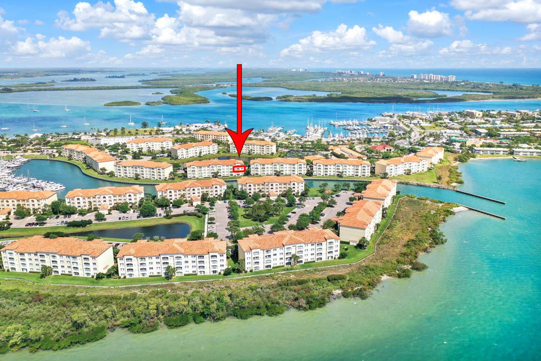 Недавно продано: $395,000 (2 спален, 2 ванн, 1989 Квадратных фут)