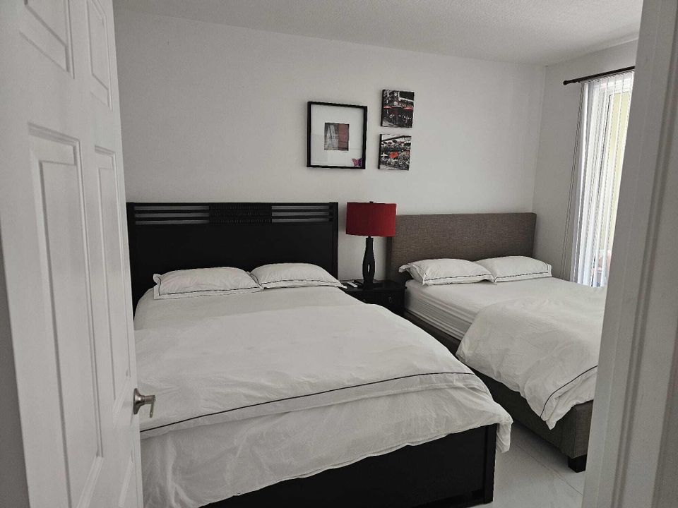 Active With Contract: $5,500 (2 beds, 2 baths, 1000 Square Feet)