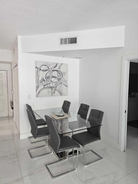 Active With Contract: $5,500 (2 beds, 2 baths, 1000 Square Feet)