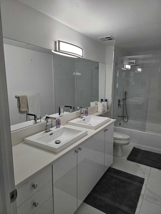 Active With Contract: $5,500 (2 beds, 2 baths, 1000 Square Feet)