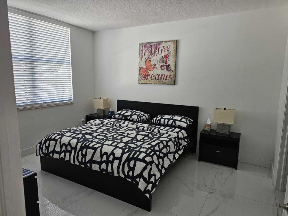 Active With Contract: $5,500 (2 beds, 2 baths, 1000 Square Feet)