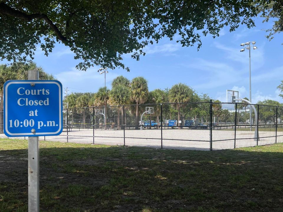 На продажу: $159,900 (1 спален, 1 ванн, 772 Квадратных фут)