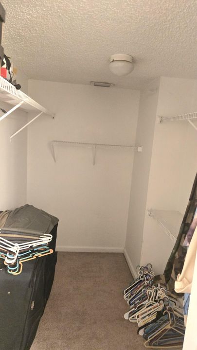 Active With Contract: $269,900 (2 beds, 2 baths, 1470 Square Feet)