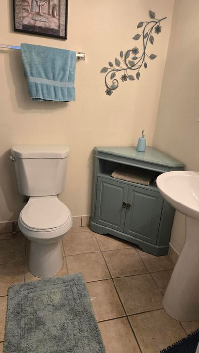 Active With Contract: $269,900 (2 beds, 2 baths, 1470 Square Feet)