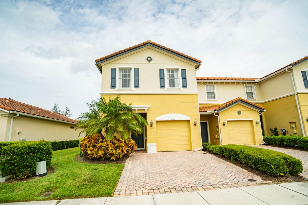 Recently Rented: $2,300 (3 beds, 2 baths, 1100 Square Feet)