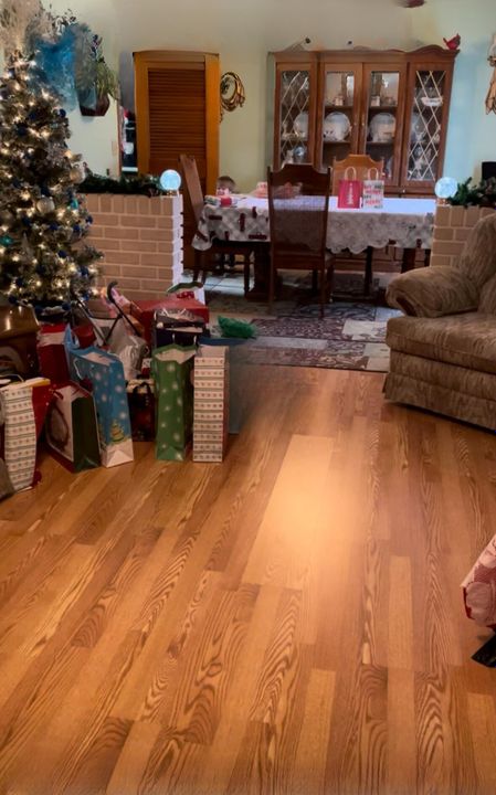 For Sale: $799,000 (3 beds, 2 baths, 1569 Square Feet)