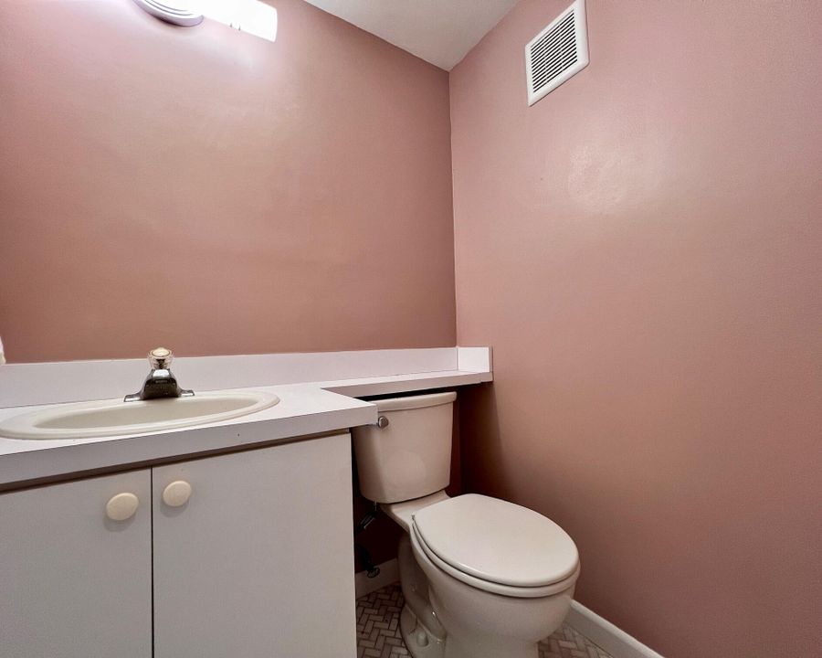 待售: $80,000 (1 贝兹, 1 浴室, 684 平方英尺)