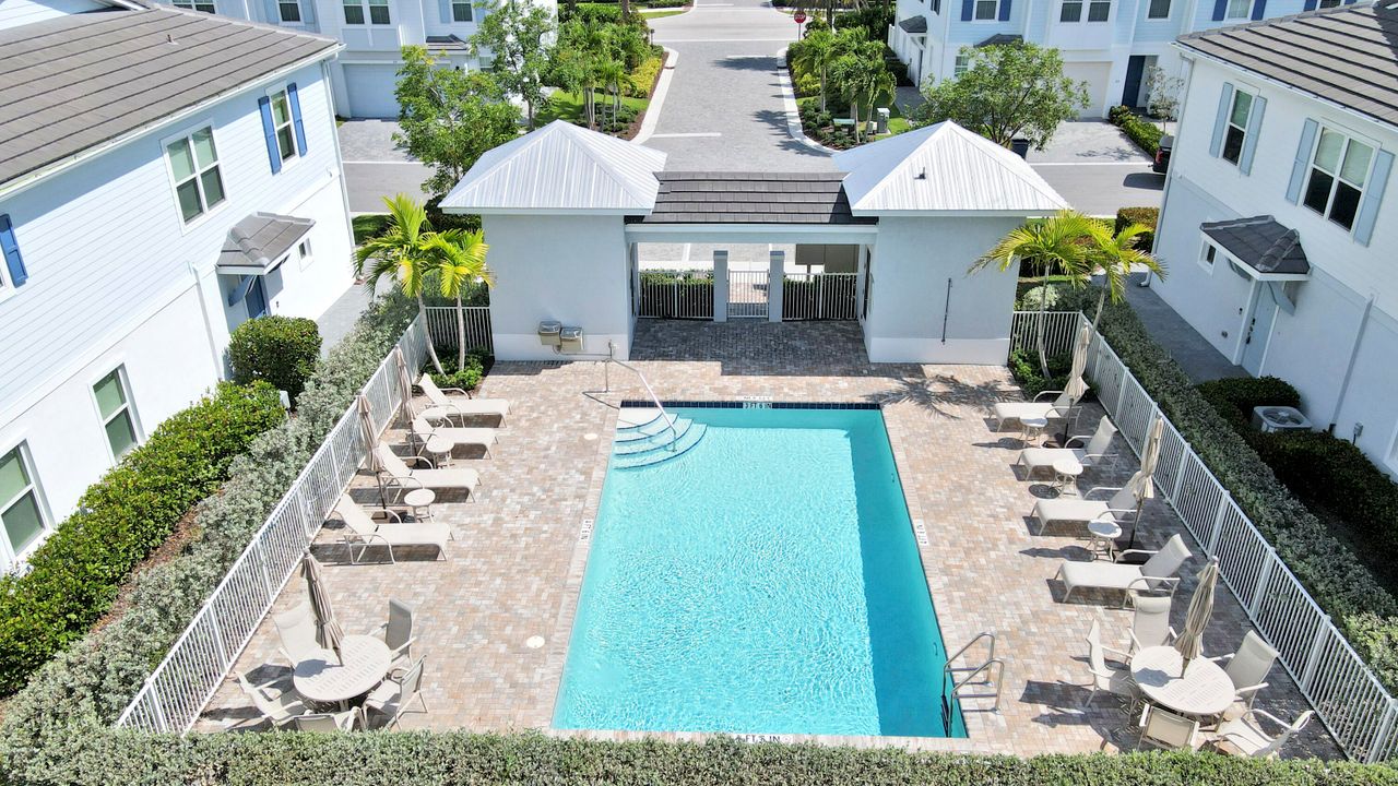 待售: $435,000 (3 贝兹, 2 浴室, 1974 平方英尺)